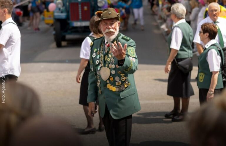 Volksfestzug und Volksfestschießen 2023